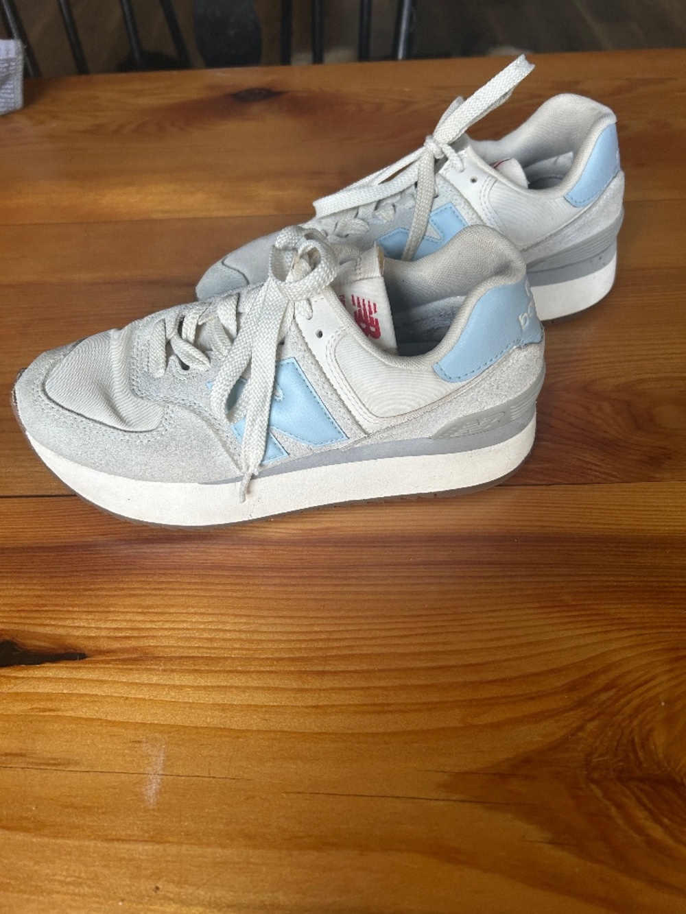 Women’s 8.5 NB shoes like new